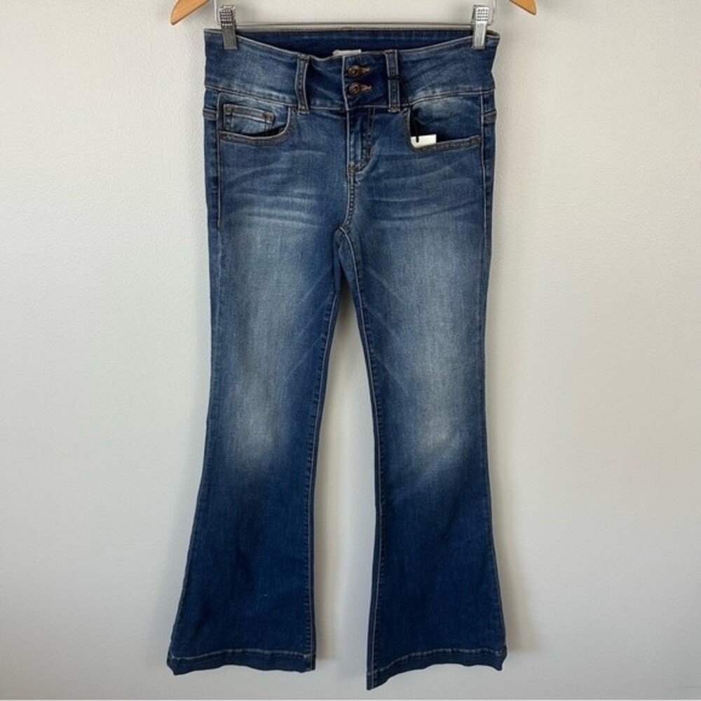 Sneak Peek Medium Wash Flare Denim Jeans NWT Size 5 Casual Faded Chic